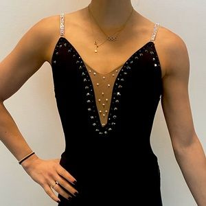 Deep V leotard